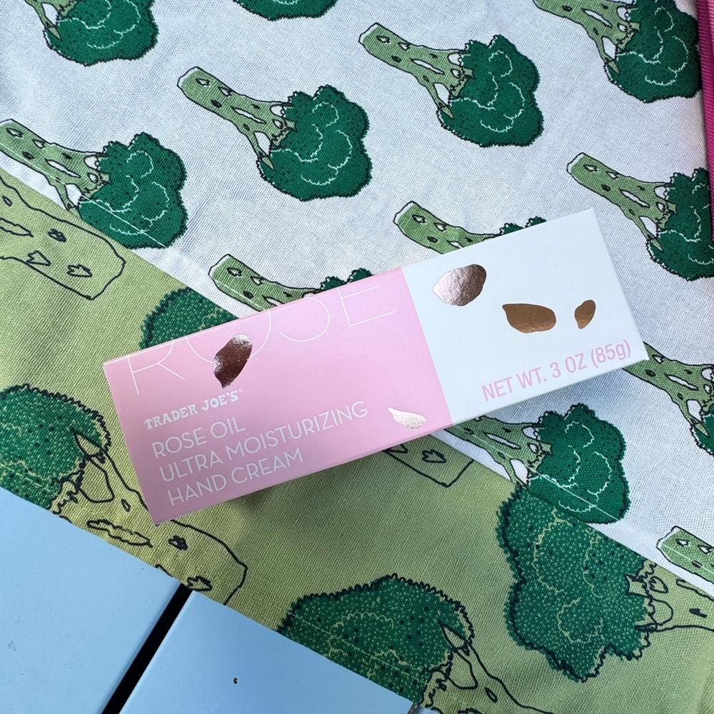Trader Joe’s BUNDLE Hand Cream Set with Pink mini cooler - Picture 4 of 4